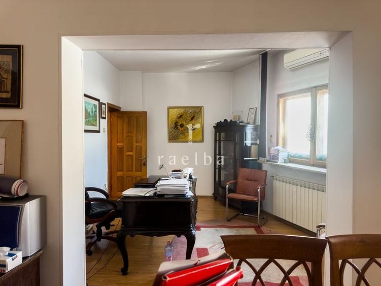 Apartament cu 11 camere semidecomandat în Dacia