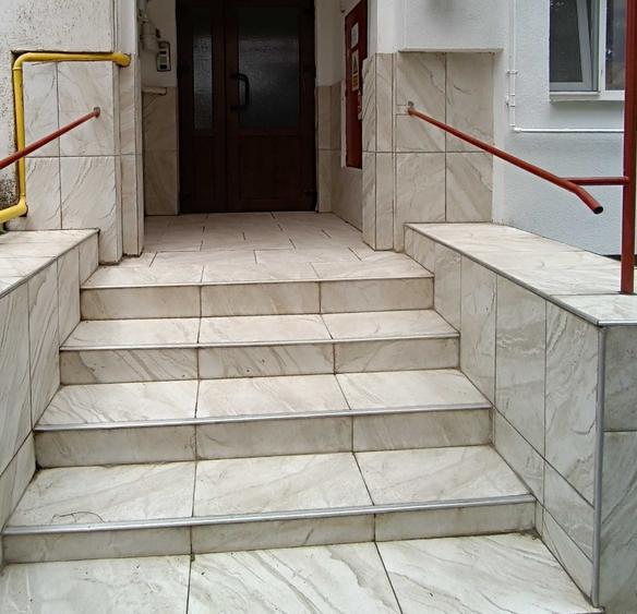 Apartament cu 2 camere nedecomandat în Central