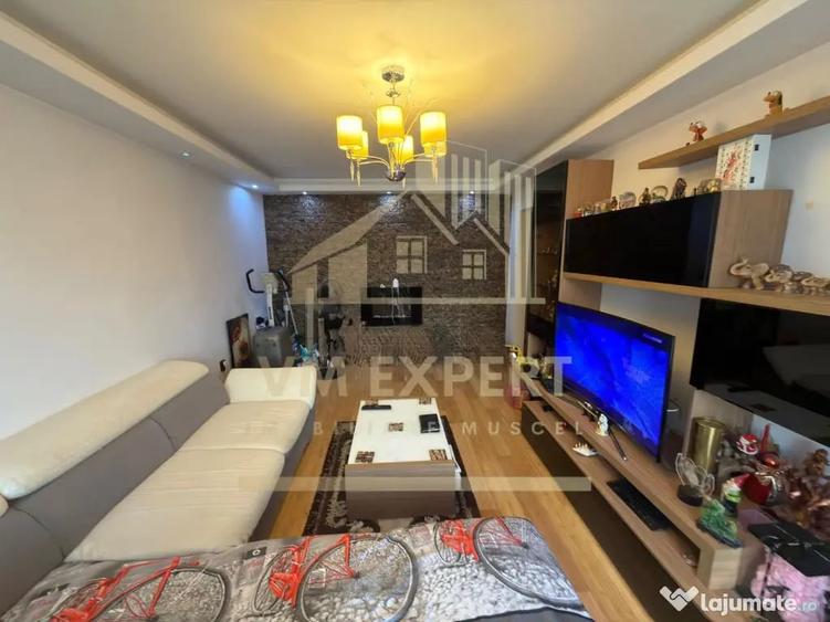 Apartament cu 3 camere decomandat în Sud