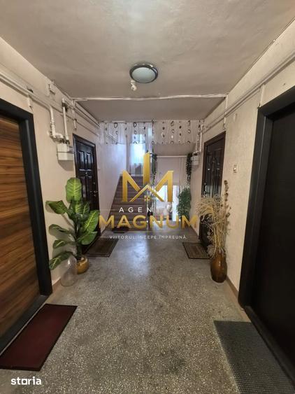 Apartament cu 3 camere semidecomandat în Republicii