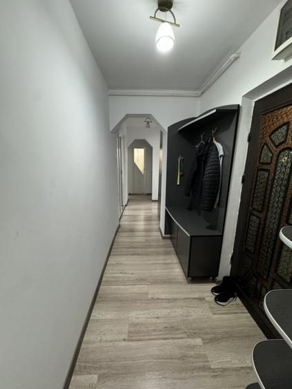 Apartament cu 4 camere decomandat, mobilat în 9 Mai