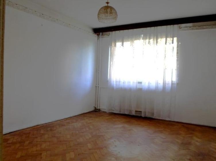 Apartament cu 3 camere decomandat în Cina