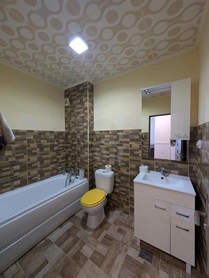 Apartament cu 3 camere semidecomandat în Florești
