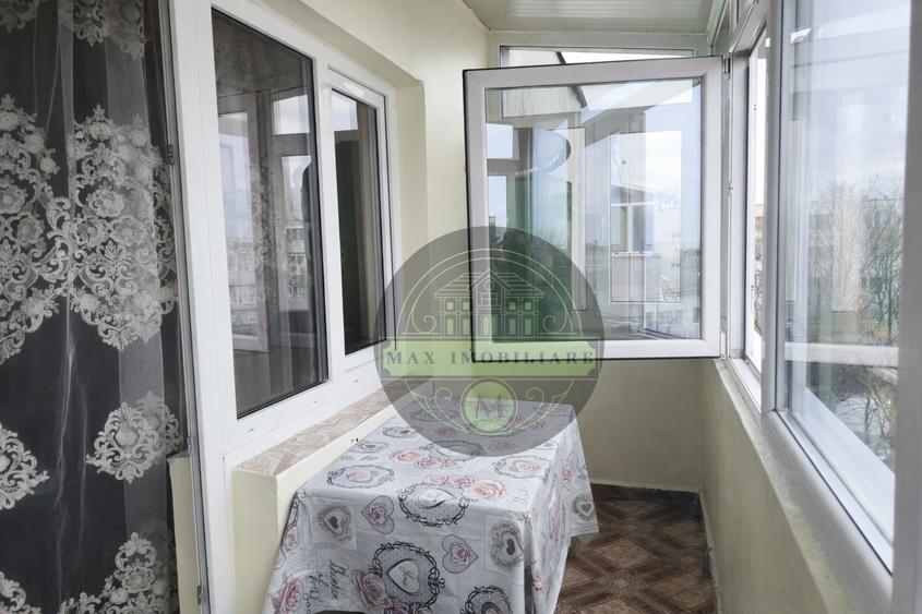 Apartament cu 2 camere semidecomandat în Enachiță Văcărescu