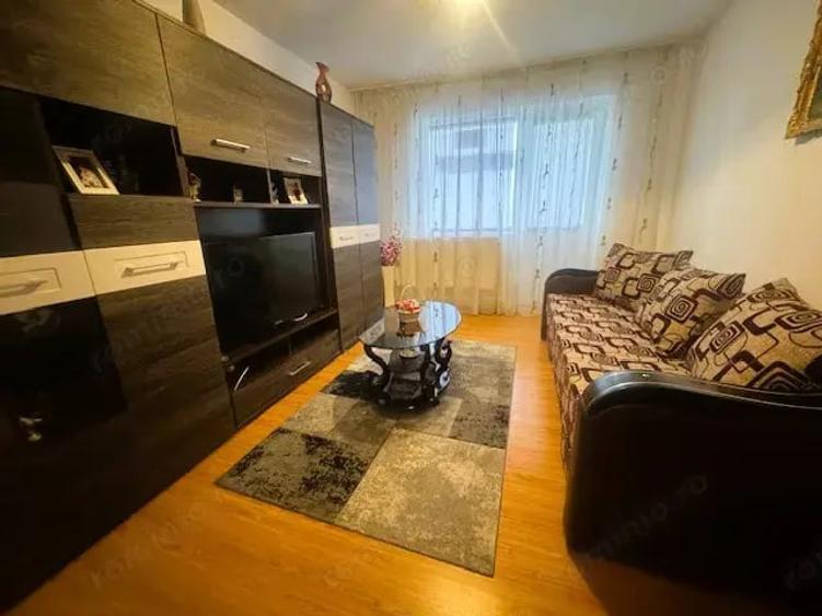 Apartament cu 4 camere decomandat în Drăgănești-Olt