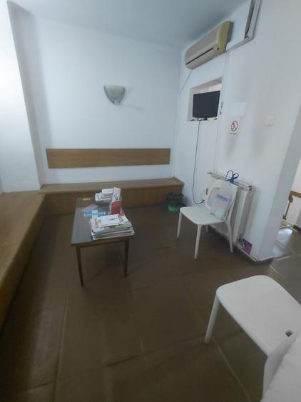 Apartament cu 3 camere semidecomandat în P-ța Victoriei