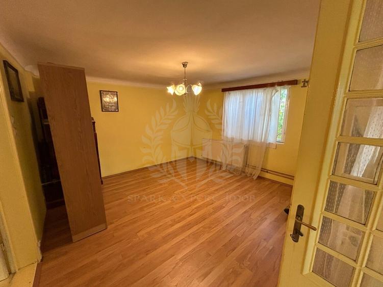 Casă individuală cu 6 camere cu Canalizare în Gheorghe Doja