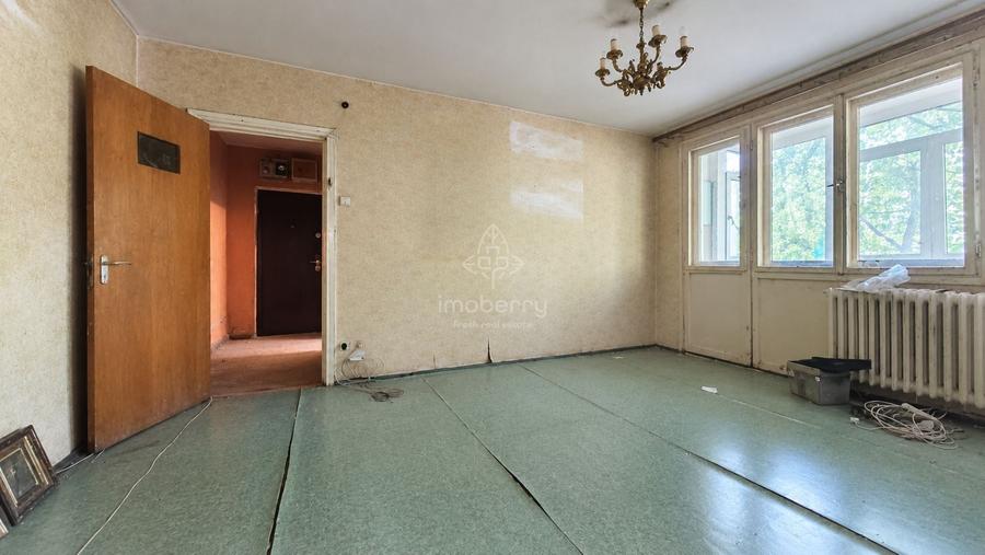 Apartament cu 4 camere semidecomandat în Gorjului