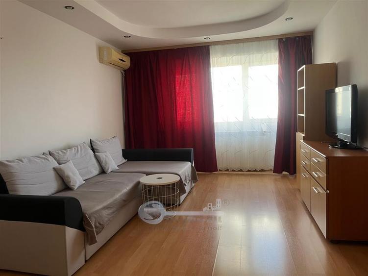 Apartament cu 3 camere decomandat în Nicolina