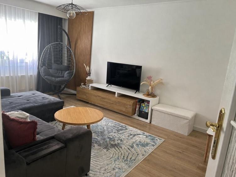 Apartament cu 3 camere decomandat în Central