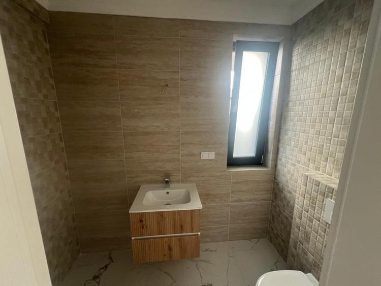 Duplex cu 3 camere cu Canalizare în Sânpetru