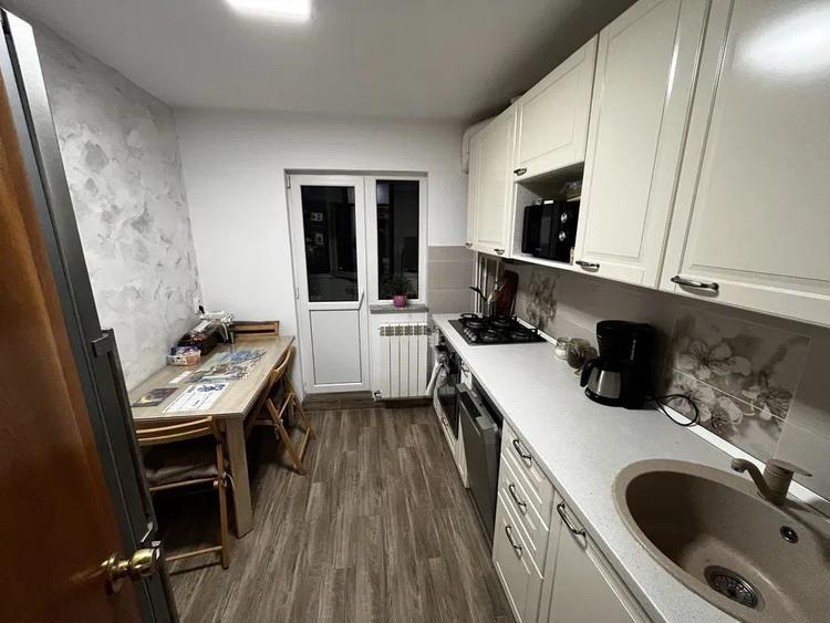 Apartament cu 3 camere semidecomandat, mobilat în Crângași