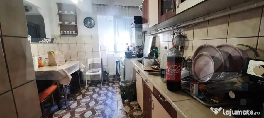 Apartament cu 3 camere decomandat, mobilat în Micro 15