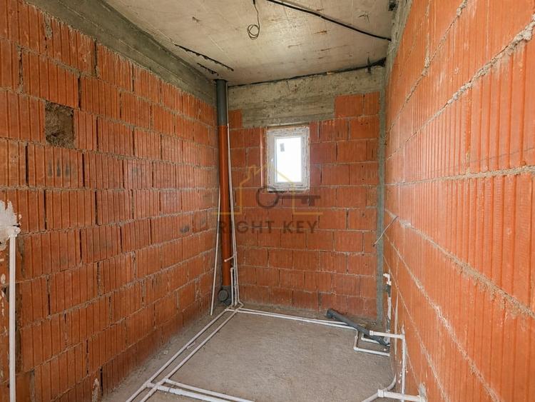 Casă individuală cu 4 camere cu Canalizare în Clinceni