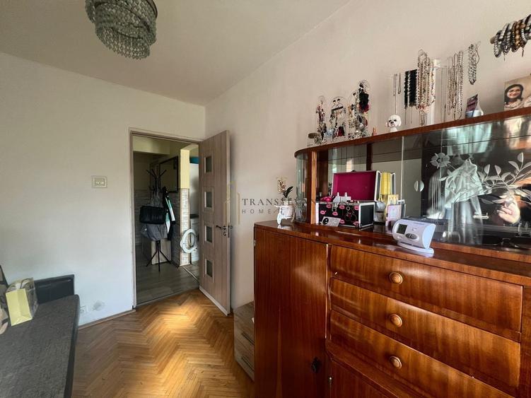 Apartament cu 3 camere decomandat, mobilat în Valea Aurie
