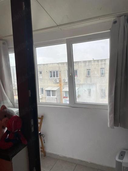 Apartament cu 3 camere decomandat în Sud