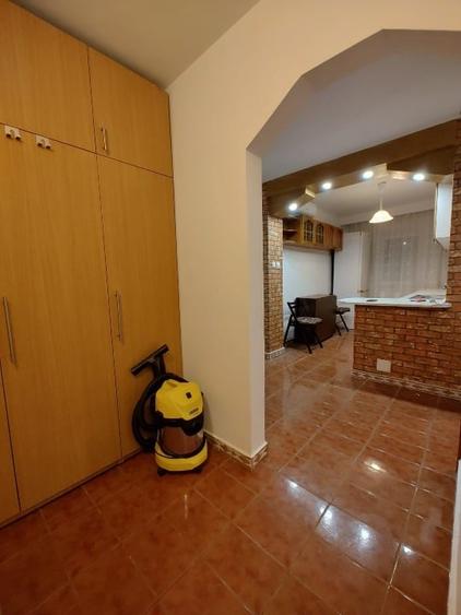 Apartament cu 3 camere decomandat, mobilat în Central