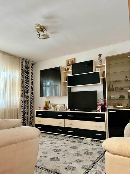 Apartament cu 4 camere decomandat, mobilat în Central