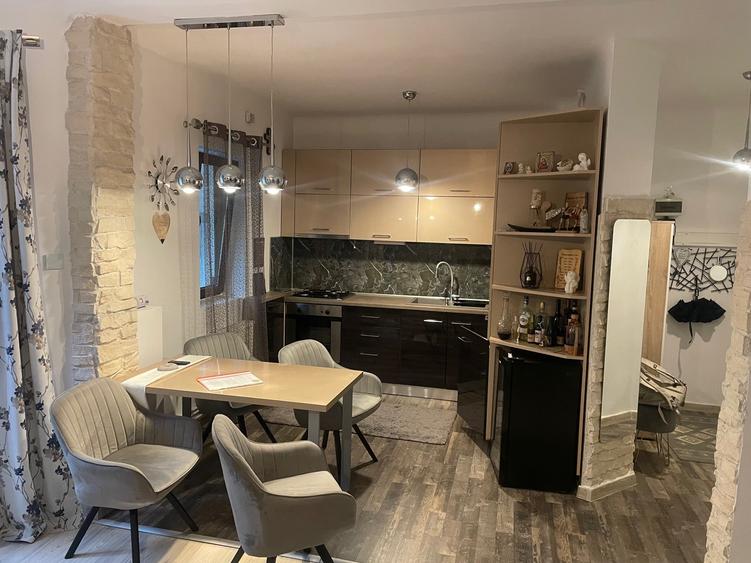 Apartament cu 3 camere circular, mobilat în Unirii