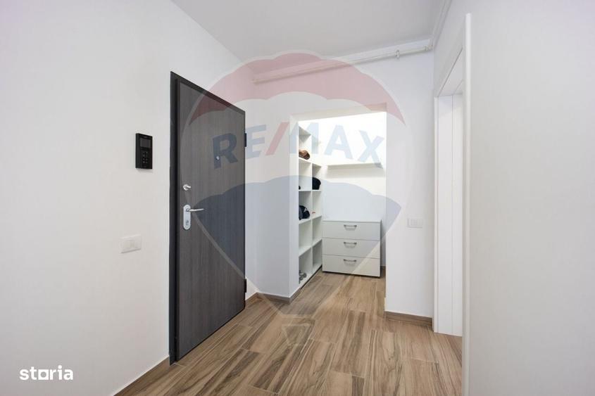 Apartament cu 3 camere decomandat în Cristian