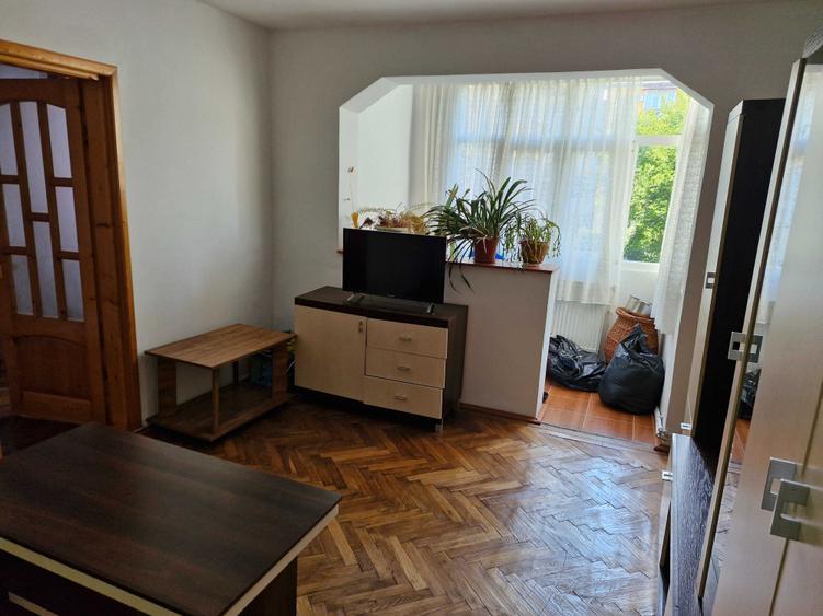 Apartament cu 3 camere semidecomandat în Olari