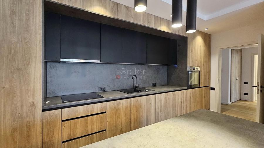 Apartament cu 3 camere decomandat, mobilat în Brașovul Vechi
