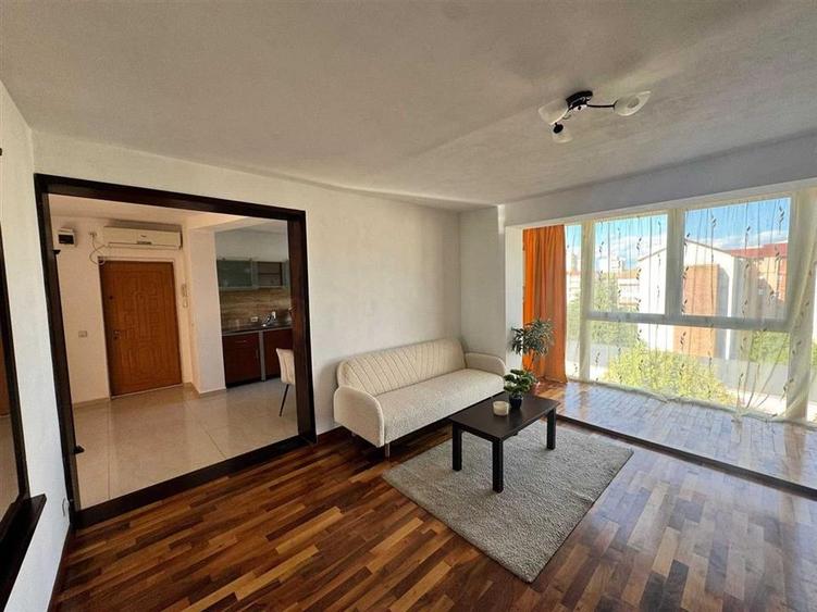 Apartament cu 3 camere decomandat, mobilat în Mihai Viteazul