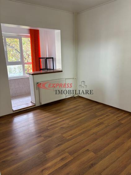 Apartament cu 3 camere decomandat în Dristor