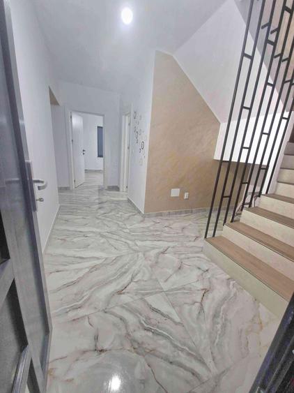 Casă cu 4 camere în Miroslava