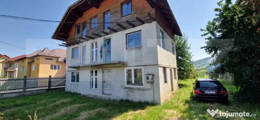 Casă cu 5 camere cu Teren 1500 Mp în Unirea