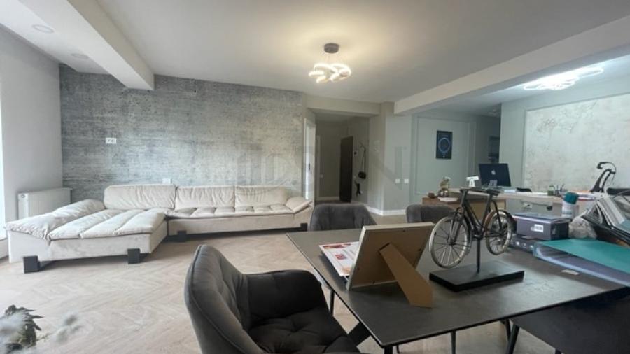 Apartament cu 4 camere decomandat, mobilat în Kiseleff