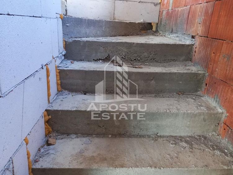 Casă individuală cu 5 camere cu Canalizare în Șofronea