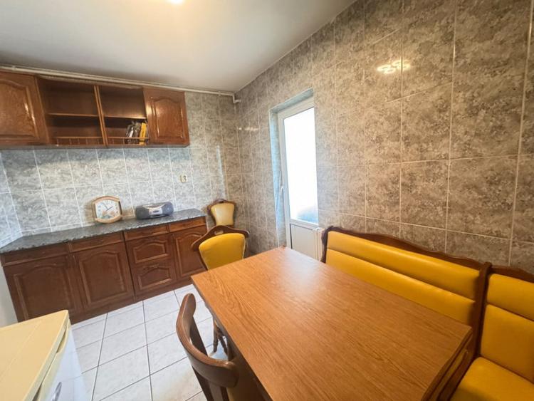 Apartament cu 3 camere decomandat în Tomis III