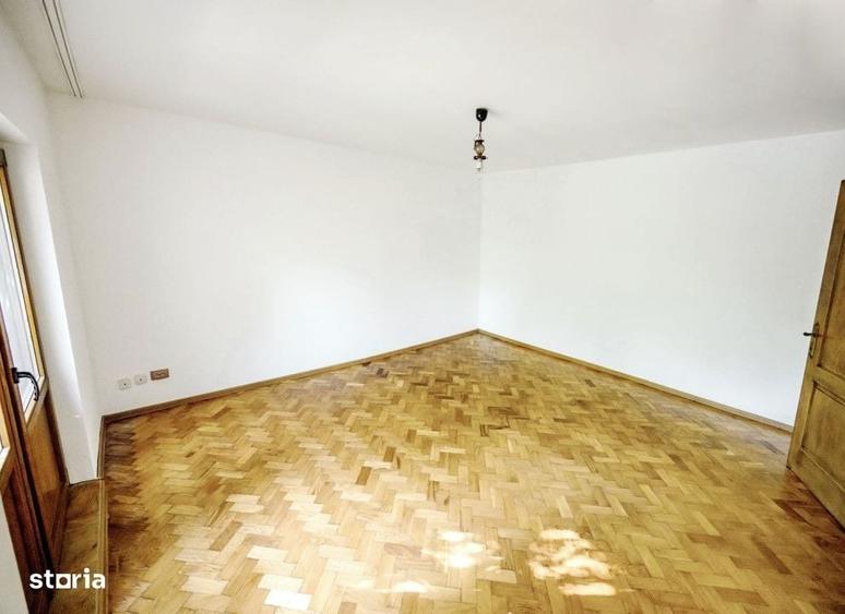 Apartament cu 3 camere în Podul de Fier