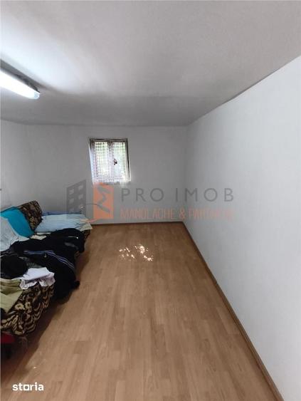 Casă cu 6 camere decomandat cu Teren 1717 Mp în Pârscov
