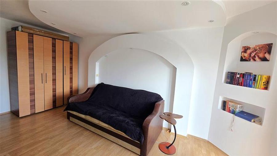 Apartament cu 2 camere decomandat în Triaj
