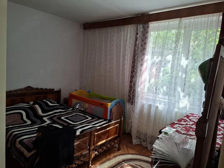 Apartament cu 3 camere semidecomandat în Exterior Vest