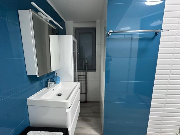 Apartament cu 2 camere decomandat, mobilat în Central