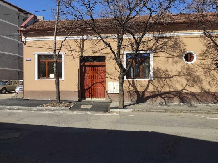 Casă cu 2 camere în Decebal