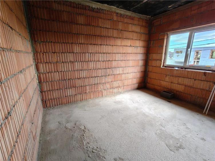 Duplex cu 4 camere cu Canalizare în Moșnița Veche