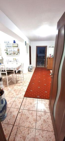 Casă individuală cu 3 camere cu Canalizare în Central