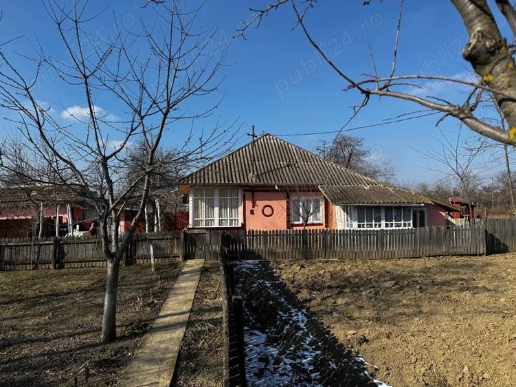 Casă cu 2 camere cu Teren 1300 Mp în Hermeziu