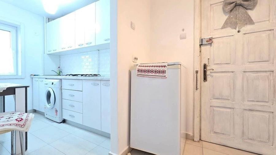Apartament cu 2 camere semidecomandat în Romanilor