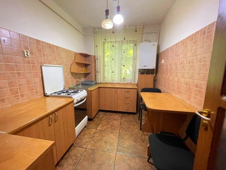 Apartament cu 3 camere decomandat, mobilat în Tătărași