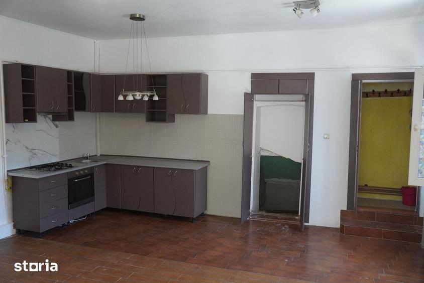 Casă cu 7 camere cu Teren 270 Mp în Grozăvești