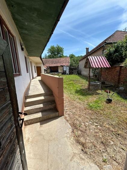 Casă cu 3 camere în Perșani