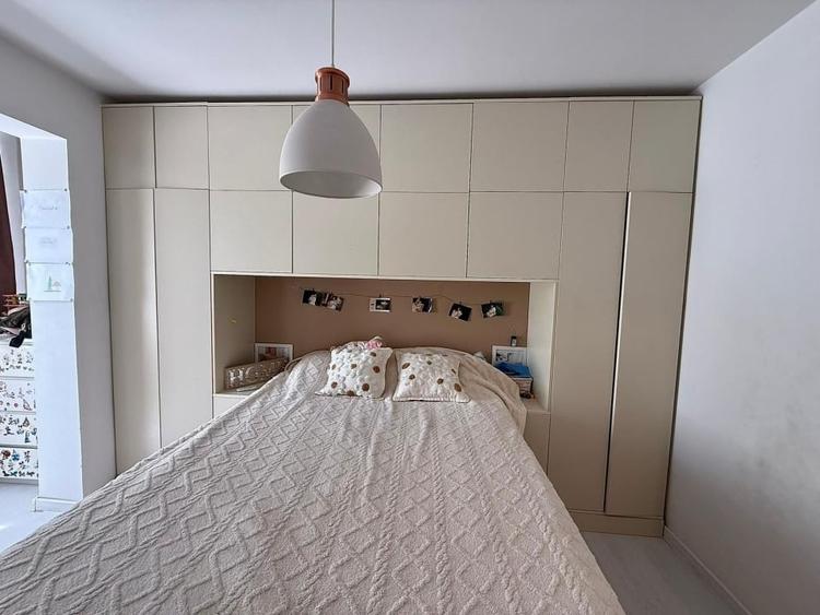 Apartament cu 3 camere semidecomandat, mobilat în Craiovița Nouă