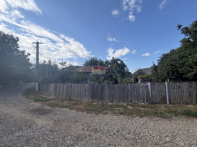 Casă individuală cu 3 camere cu Teren 756 Mp în Țifești