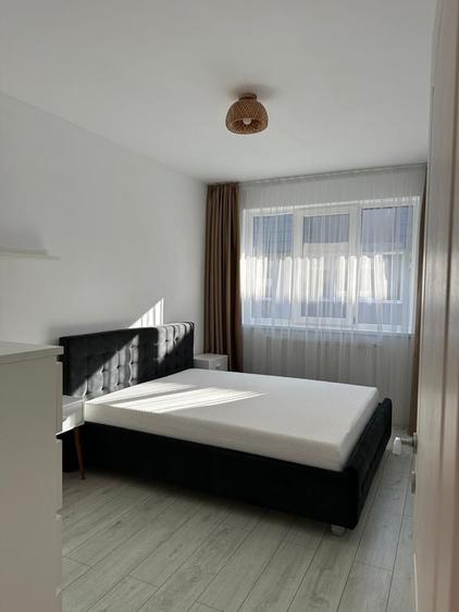 Apartament cu 3 camere decomandat în Florești