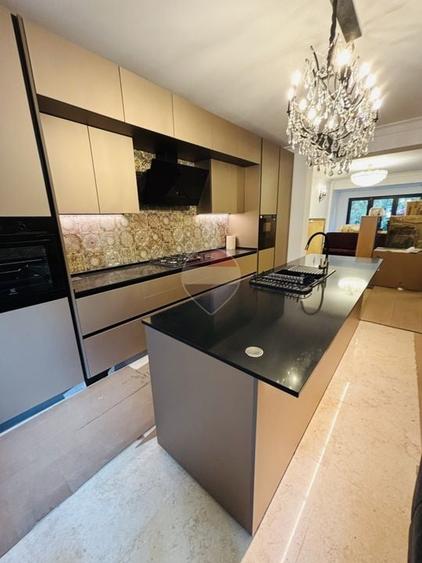 Duplex cu 6 camere cu Teren 350 Mp în Central
